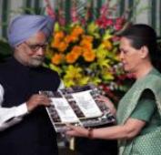 We all stand by PM, says Sonia