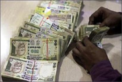 Rupee snaps initial gain, down 4 paise
